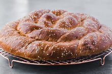 Load image into Gallery viewer, Round Challah - 2 lb
